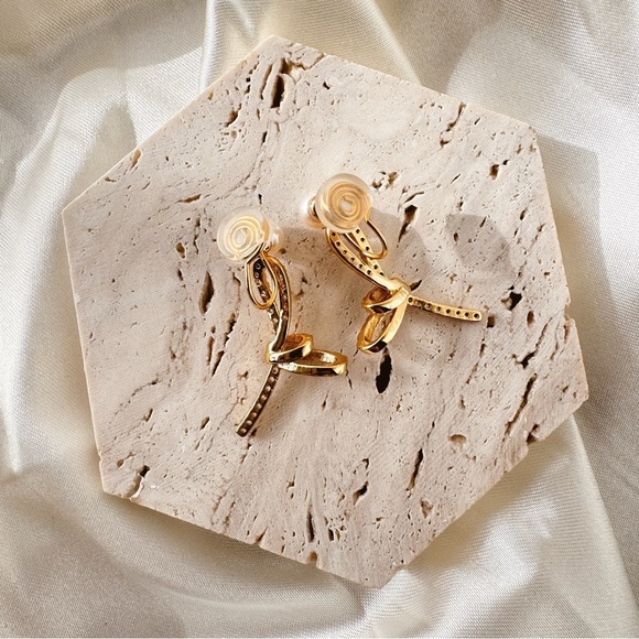 Chic 3 Way Lasso Tie Clip On Earrings With Rhinestones & Button Pearl - Picture 2 of 2